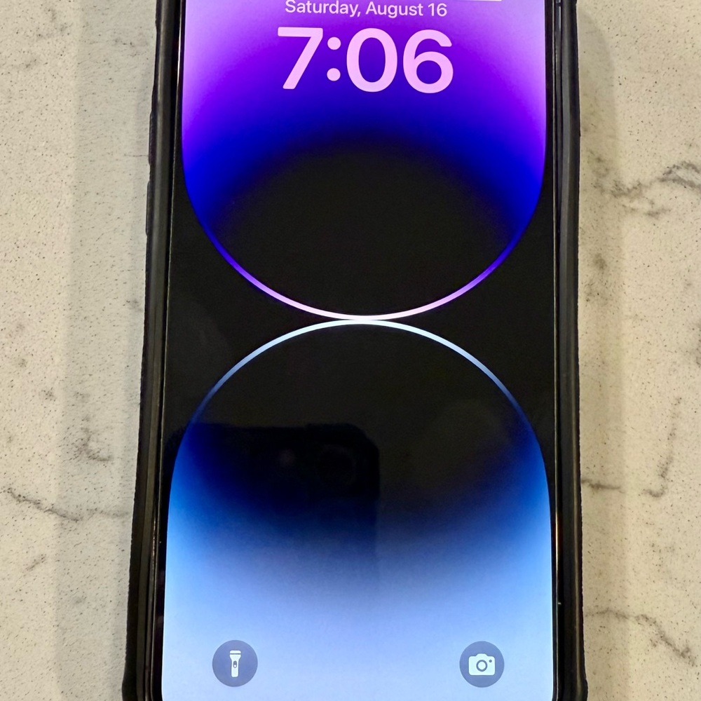 Apple iPhone in Deep Purple with Case - Picture 8 of 13